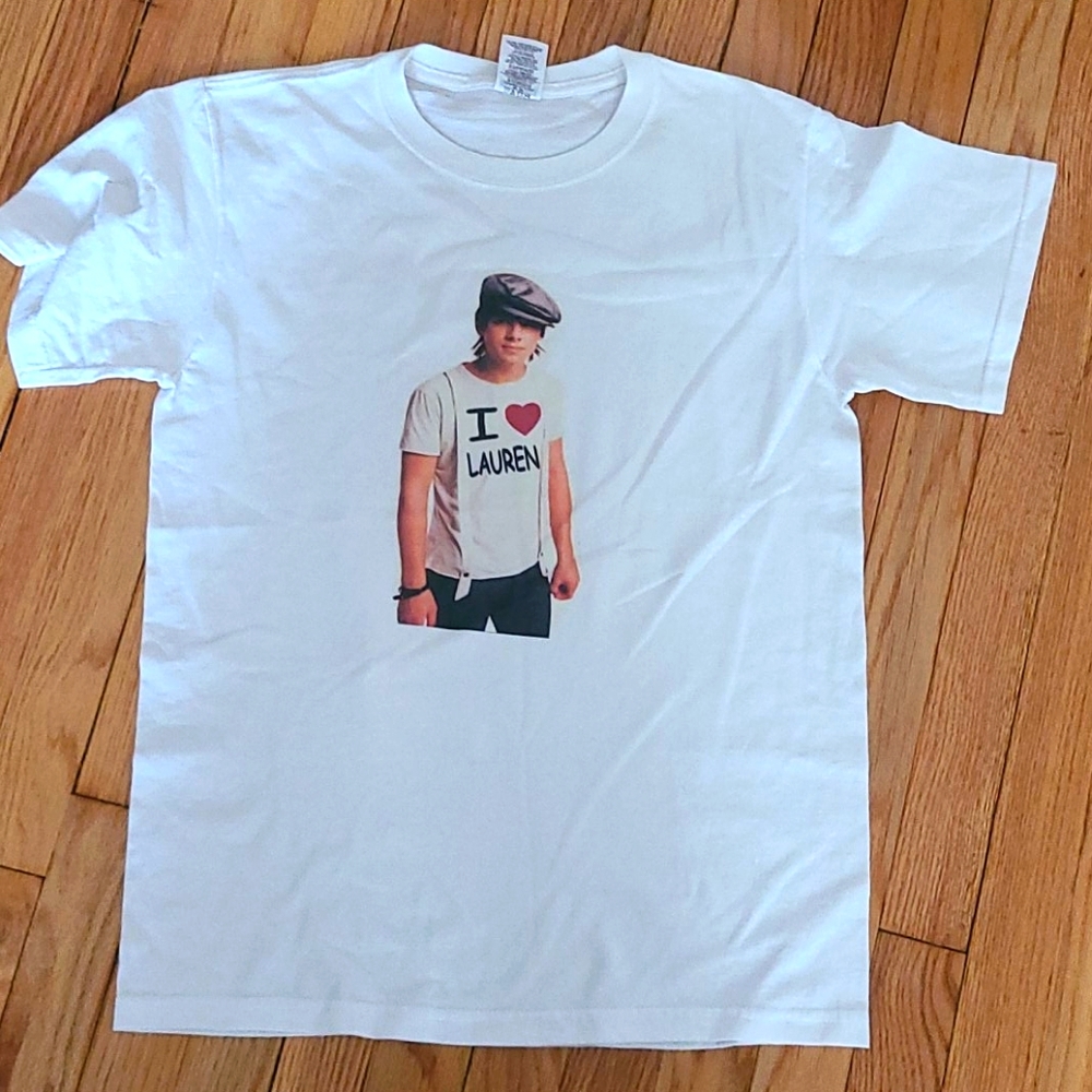 Graphic T shirt small
